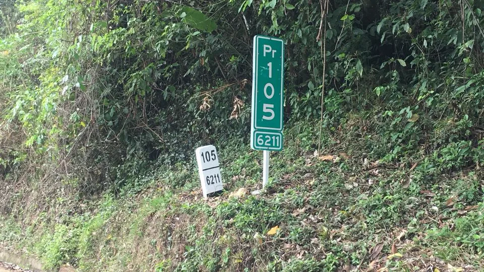 ¿Para qué sirven los postes de referencia (PR) en las carreteras de Colombia?