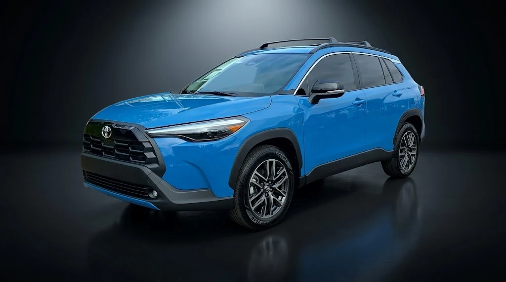 Toyota Corolla Cross h&iacute;brido color azul, vista tres cuartos