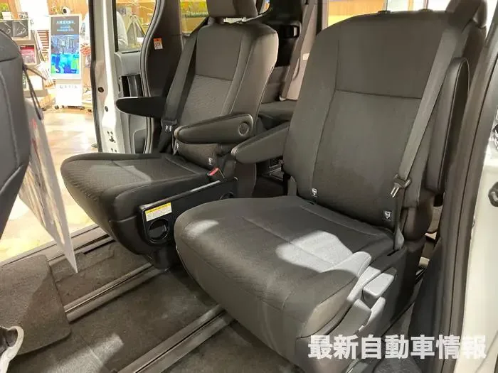 2022-toyota-noah-voxy-5