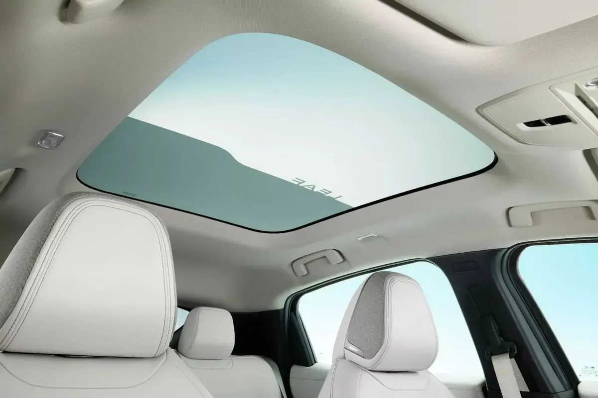 2026-Nissan-Leaf-Interior-9