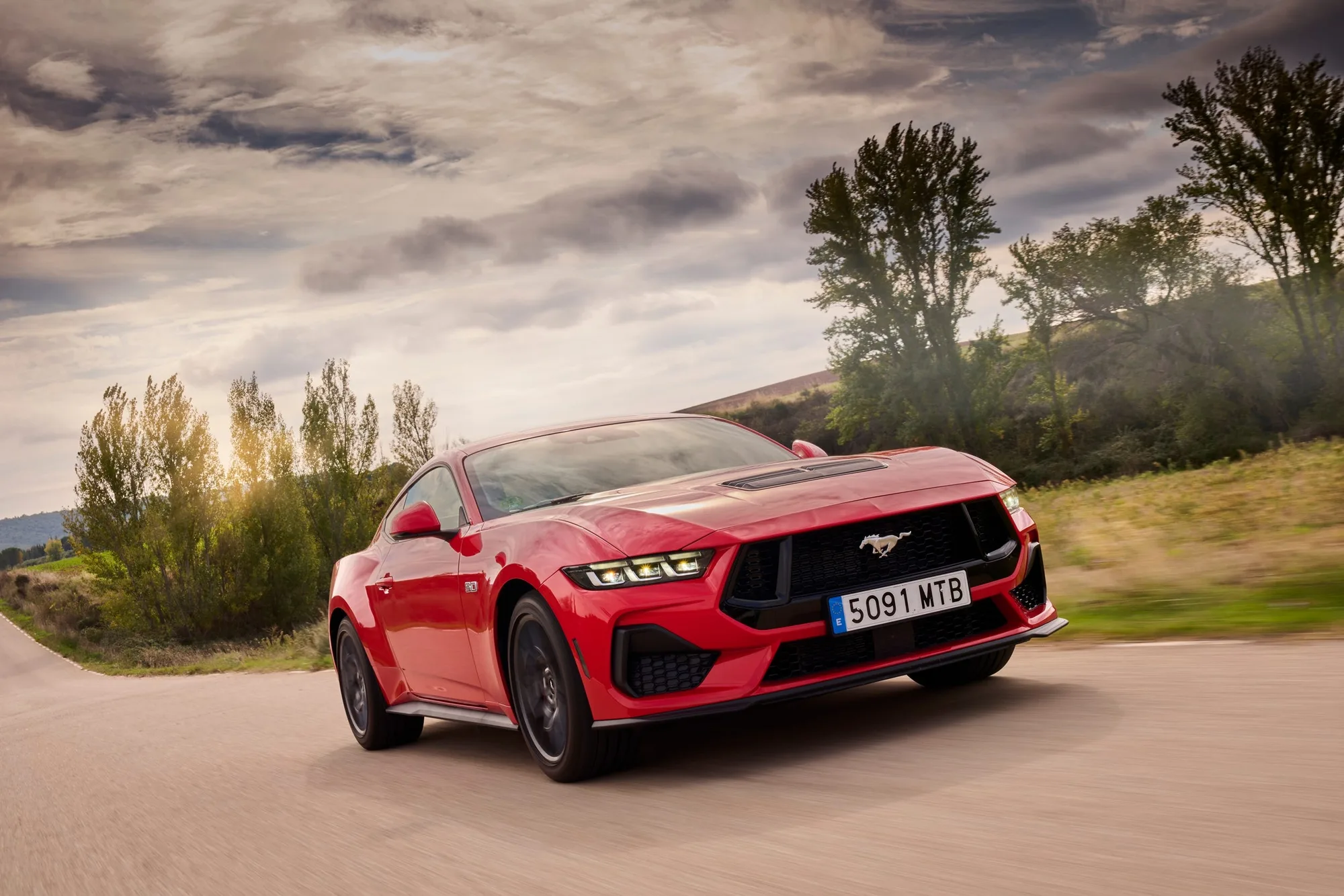 Ford Mustang GT 5.0 V8 2025, muscle car americano con 450 CV tracción trasera y cambio manual