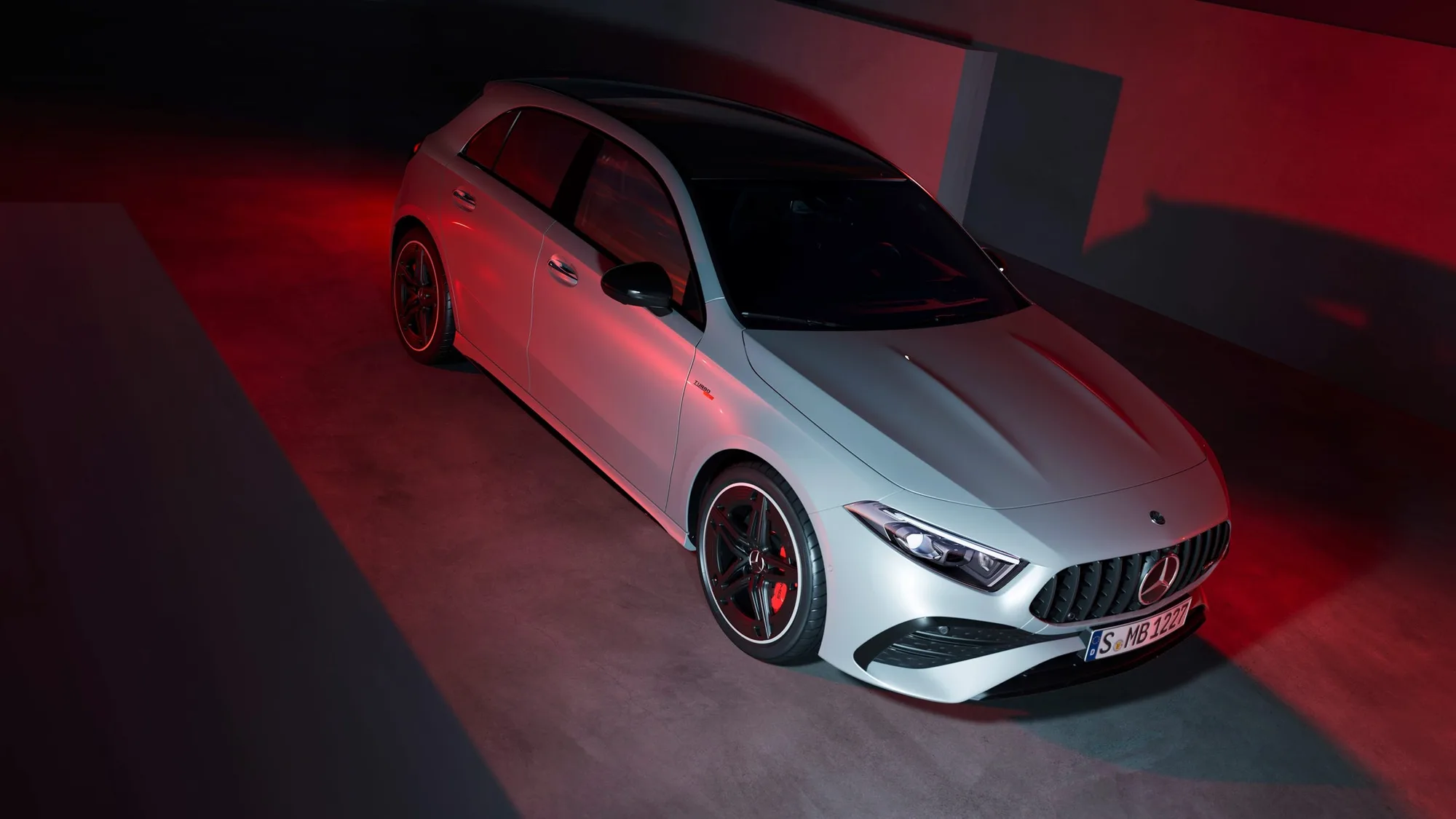 Mercedes-AMG A 35 4MATIC 306 CV 2025, el hot hatch más exclusivo y refinado del mercado
