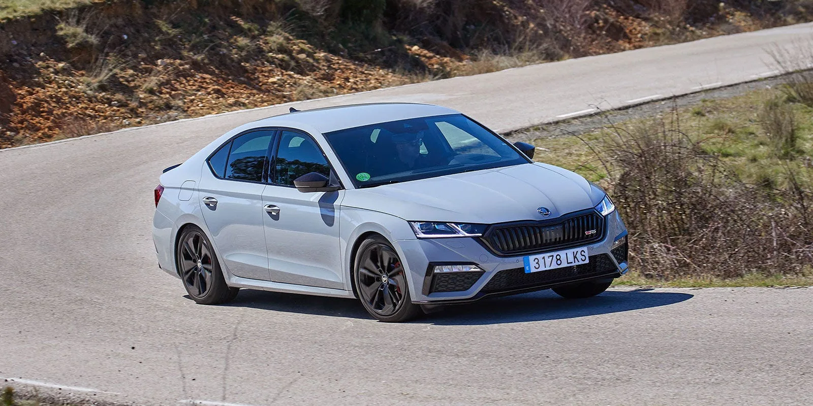 Skoda Octavia RS 2025 berlina deportiva familiar con 265 CV y caja DSG 7 velocidades