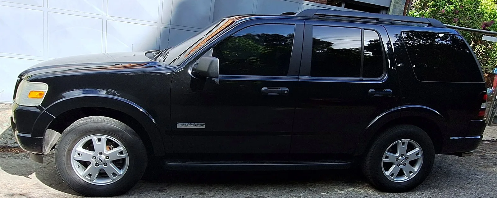 Ford Explorer de cuarta generacion visto de perfil