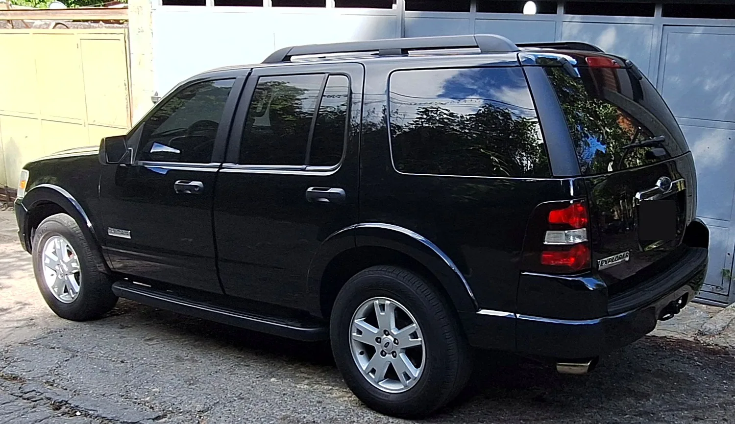 Ford Explorer 2010 negro, uno de los anos mas confiables del modelo
