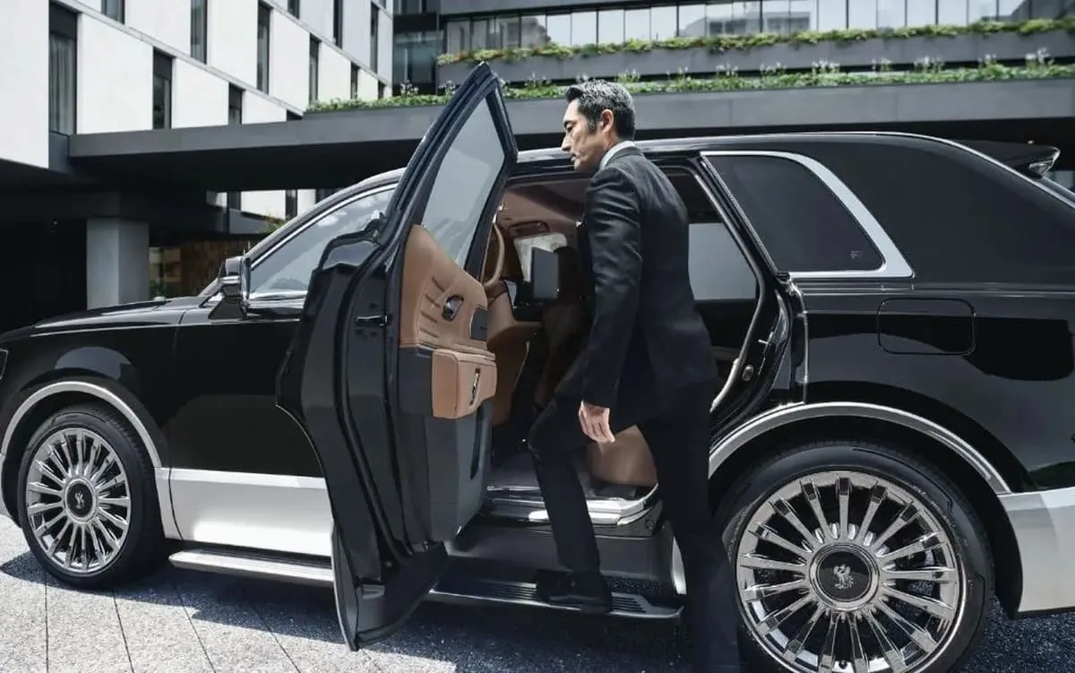 Interior SUV Century 2025