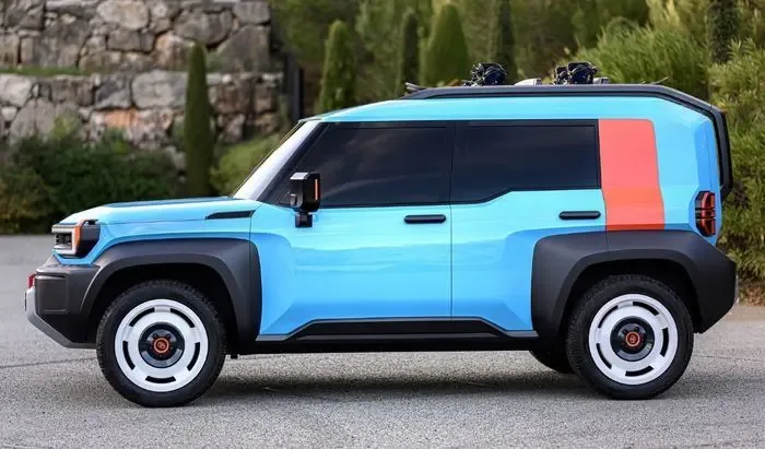 Lateral Toyota Land CruiserFJ 2026