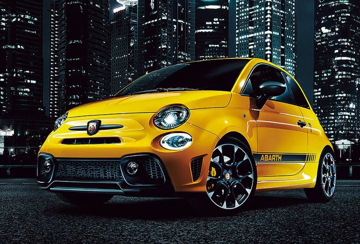 Abarth-595 25 autos deportivos recomendados que todos pueden permitirse