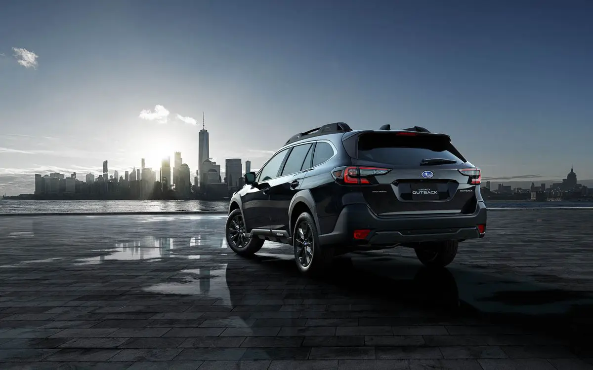 La historia del Subaru Legacy Outback trasera