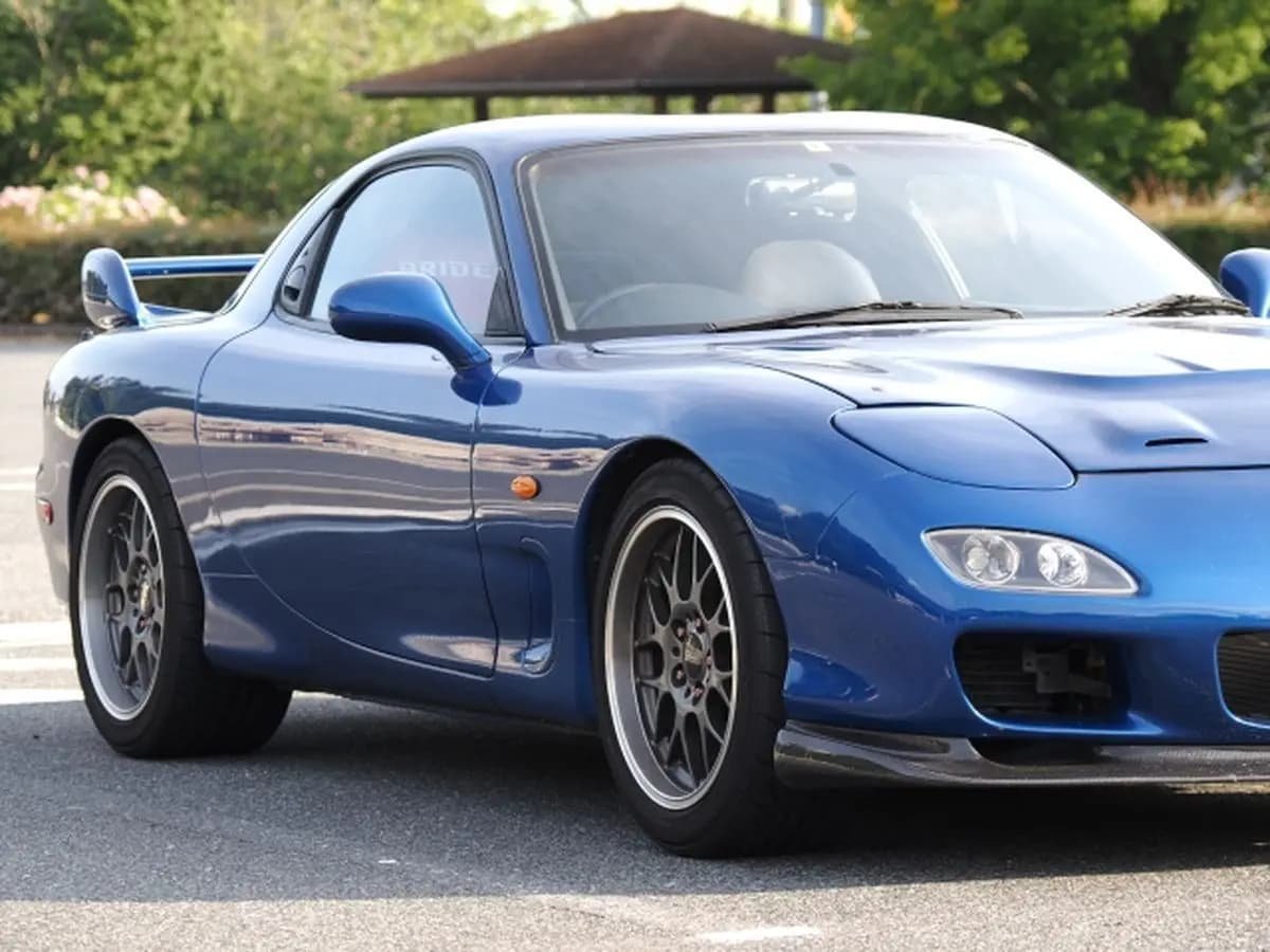 Mazda-RX-7 25 autos deportivos recomendados que todos pueden permitirse