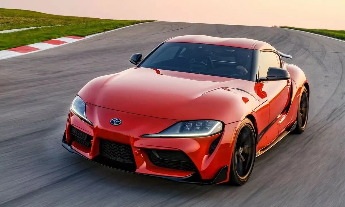 Toyota-GR-Supra 25 autos deportivos recomendados que todos pueden permitirse