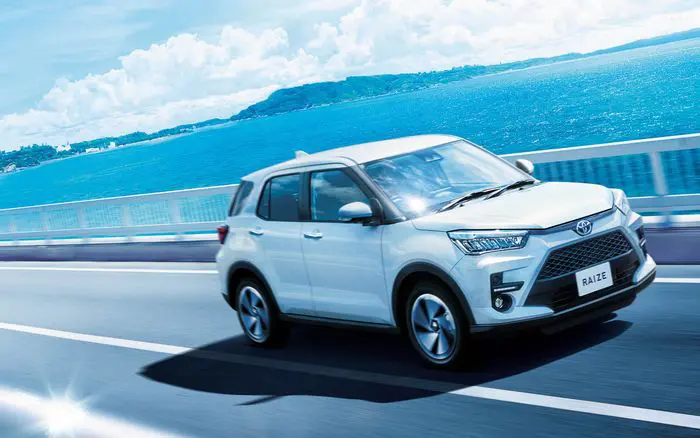 Toyota Raize 2025 lateral