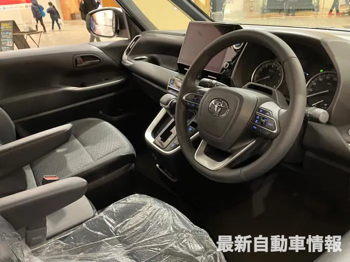 2022-toyota-noah-voxy-10