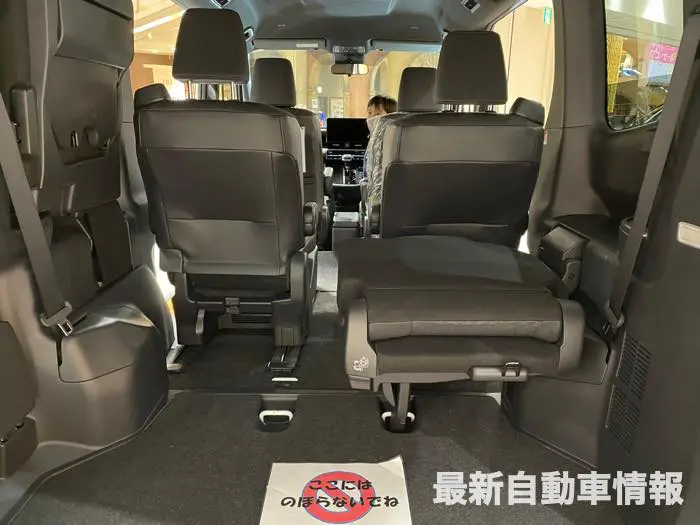 2022-toyota-noah-voxy-11