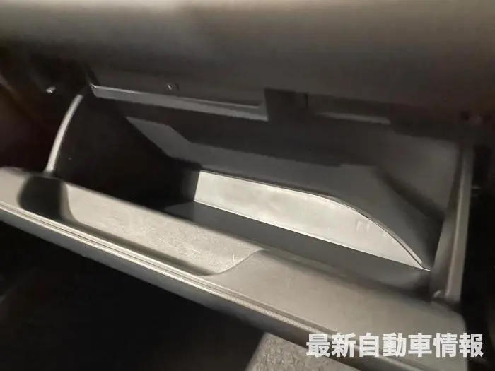 2022-toyota-noah-voxy-16