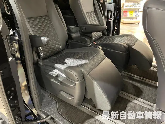 2022-toyota-noah-voxy-24