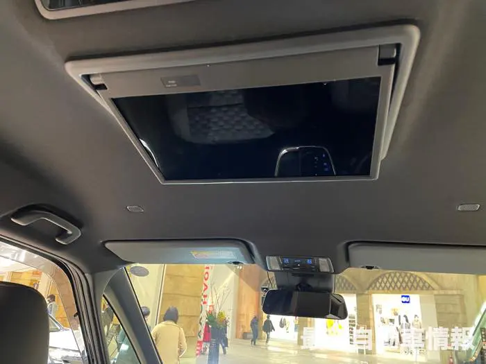 2022-toyota-noah-voxy-28