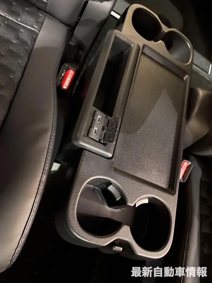 2022-toyota-noah-voxy-29