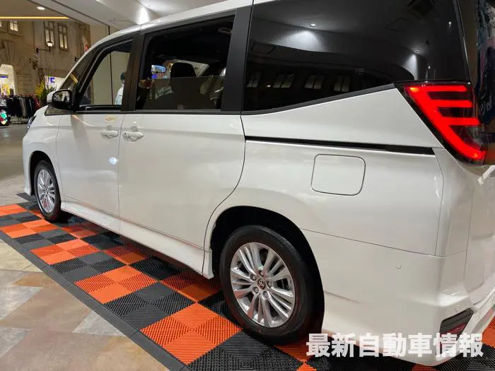 2022-toyota-noah-voxy-37
