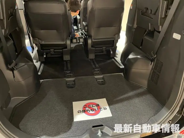 2022-toyota-noah-voxy-56