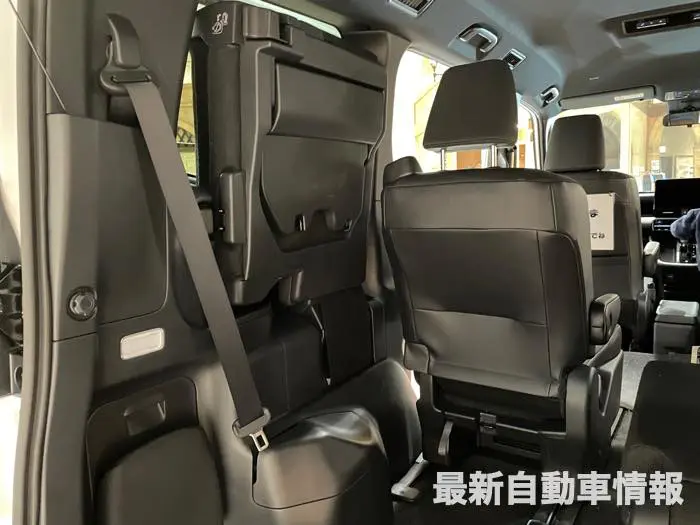 2022-toyota-noah-voxy-8