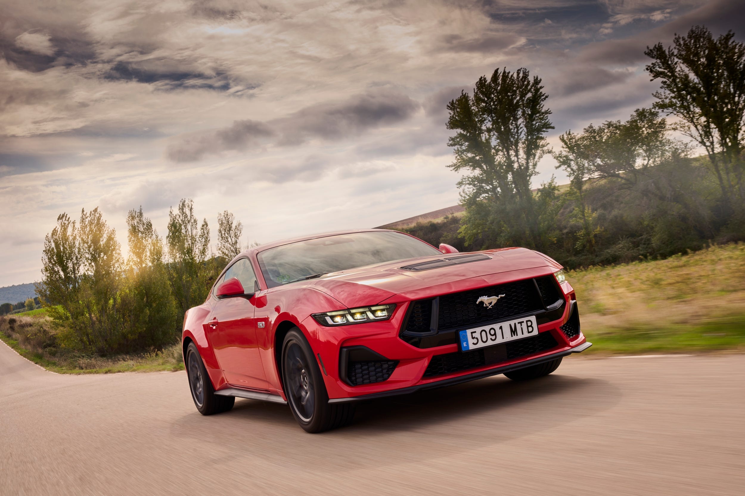 Ford Mustang GT 5.0 V8 2025, muscle car americano con 450 CV tracción trasera y cambio manual