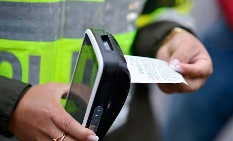 ¿Es legal portar y usar luces exploradoras en Colombia?